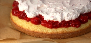 strawberrycake.jpg strawberrycake.jpg