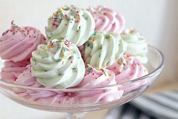 meringue-kisses-1.jpg meringue-kisses-1.jpg