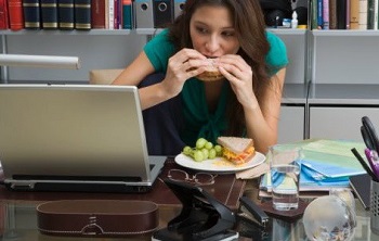 Eating-lunct-at-work1.jpg Eating-lunct-at-work1.jpg
