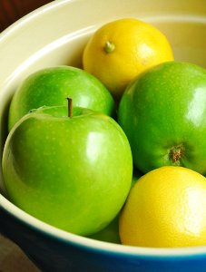 Apples_and_Lemons.jpg Apples_and_Lemons.jpg
