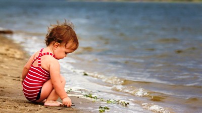 baby-on-beach.jpg baby-on-beach.jpg