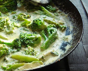 broccoli-in-cheese-sauce.jpg