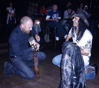 Eric Sardinas_Mitko Karnev2_framar.jpg