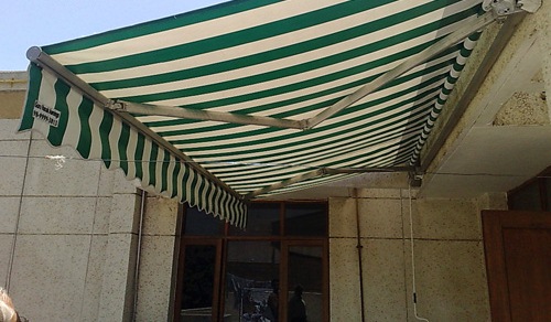 Retractable_Awnings7401250_std.33103913_std.JPG